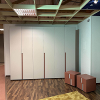 Tomasella - Drehtürenschrank Contur Loretto Tür Lack Doris OC 173 Ghiaccio Grau Weiß Mit Nachtkästchen Athena Lack Rubino Rot Braun - 11