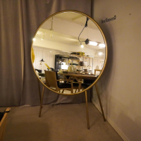 spiegel-wendelbo-bodenspiegel-rund-in-messingfarbenem-metall-463-42-18911-3