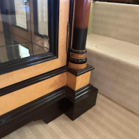 Gordovil - Vitrine Vogelaugenahorn Massiv Türen Glas Rückwand Kristallspiegel - 7