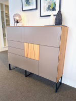 Contur - Highboard Mileto Front Mattlack Steingrau Grau Korpus Asteiche Massiv Gebürstet Natur Geölt Kufengestell Schwarz Matt - 7