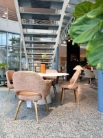 Knoll International - 4er-Set Saarinen Relax Conference Stühle 2x Mit Armlehne Stoff Annelise 12AN Terracotta Rot Gestell Eiche Natur Gebeizt - 5