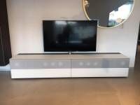kommoden-sideboards-spectral-smart-furniture-dolby-surround-lowboard-ameno-glas-matt-weiss-mit-2-9