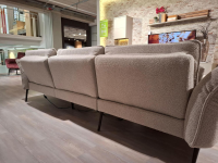 Steinpol - Ecksofa Murcia Stoff Space Natur Metallfuß Schwarz mit motorischer Fußauflage - 2