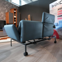 2-sitzer-sofas-bruehl-sofa-roro-medium-anilinleder-jumbo-taubenblau-blau-fuss-chrom-schwarz-8