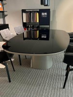 B&B Italia - Esstisch Allure O Platte Rauchglas mit lackierter Fassung - 2