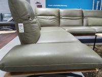 Koinor - Ecksofa Calmo 1 Leder B Bonito Canna Grün Massivholzrahmen Wildeiche Gestell Metallkufe Schwarz Pulverbeschichtet - 5