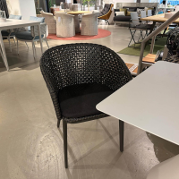 DEDON - Outdoor Tischgruppe Satellite Und Mbrace Platte HPL Gestell Aluminium Lipari Weiß Und Black Pepper Schwarz Mit Sitzkissen - 2