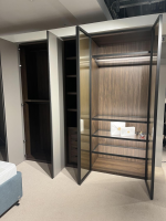 Novamobili - Kleiderschrank Night Collection 2022 Front Lack 331 Visone Matt Korpus 72 Noce Mit Beleuchtung - 2