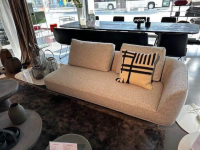 Wittmann - Sofa Andes Stoff G Fynn Grigio Grau Füße Messing Satin Matt Ablage Marmor Carrara White Weiß Mit Rückenkissen - 2