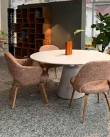 Knoll International - 4er-Set Saarinen Relax Conference Stühle 2x Mit Armlehne Stoff Annelise 12AN Terracotta Rot Gestell Eiche Natur Gebeizt - 2