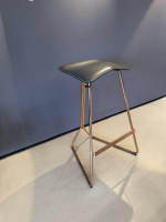 ClassiCon - Barhocker Triton Kernleder Stahlgrau Gestell Stahl Verkupfert Mit Kunststoffgleitern - 2