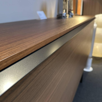 Porro - Gallery Low Cupboard Außen Holzfarbe Mongoi Innen Giallo Mustard Gelb Rückwand Spiegel Mit Beleuchtung - 8