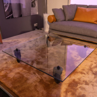 FontanaArte - Couchtisch Tavola con Ruota Grande, Design Gea Aulenti 1980, geschliffenes Glas 15 mm, Gestell Rollen schwarz - 3