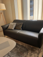 Leolux - Sofa Garnitur Mayon 2 + 3 Sitzer Leder Senso 3906 Ombra Anthrazit Gestell Aluminium Poliert - 5