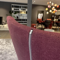 B&B Italia - Sessel Grande Papilio Stoff 2521790 Adria Vinaccia Rot Untergestell Metallisiert Grau Lackiert Mit Hocker - 6