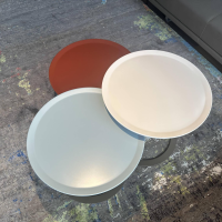 Christine Kröncke - 3er-Set Beistelltisch Trio Platte Lack High Hell Beige Medium Ocean Grau Low Maroon Braun Rot Metallgestell Bronze Look Schwarz - 7