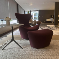 B&B Italia - Sessel Grande Papilio Stoff 2521790 Adria Vinaccia Rot Untergestell Metallisiert Grau Lackiert Mit Hocker - 4