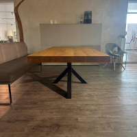 Kattwinkel - Esstisch F8 Platte Eiche Massiv Natur Geölt Mit Ausgefüllten Ästen Und Rissen Kreuzgestell Stahl Schwarz - 5