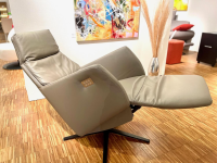 Contur - Relaxsessel Positano Medium Semianilinleder Lava Grau Kreuzfuß Schwarz Bedienelement Edelstahl - 3
