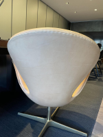 Fritz Hansen - Stuhl Swan Chair Pure Leather Leder Natur Beige Gestell Vergoldet Drehbar - 7