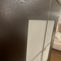 Scholtissek - Schrank Varus Korpus Knorrige Eiche Wengefarben Dunkelbraun Front Glas Optiwhite Weiß Matt - 2