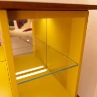 kommoden-sideboards-porro-gallery-low-cupboard-aussen-holzfarbe-w20-mongoi-innen-giallo-mustard-4