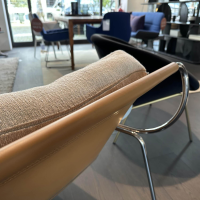 Zanotta - Sessel Maggiolina Stoff Trama 30 Naturale Grau Beige Schale Kernleder Gold Gestell Stahl Poliert Inklusive Hocker - 3