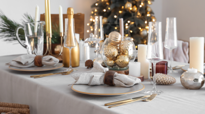 Tisch decken: Weihnachtsdeko am Esstisch