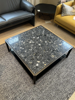 Bielefelder Werkstätten - Couchtisch Hudson Platte Marmor Terazzo Portoro Gestell Metall Bronze Matt Glas Schwarz Lackiert - 4