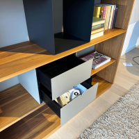 Rodam - Schrankwand Pares 722500 Nuss Splint Mit Hartwachssiegel Rückwand Glas Dunkelgrau Mit Beleuchtung - 2