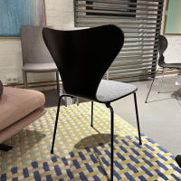 Fritz Hansen - Chair Die Serie 7 Fabric Hallingdal Grey 130 Back Ash Black Frame Metal 3107 Black Powder-coated - 3