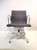 einzelstuehle-vitra-stuhl-aluminium-chair-ea-108-stoff-schwarz-gestell-aluminium-poliert-413-03-8