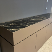 Interlübke - Sideboard Cube Bold Lack M10 Bronze Metallic Abdeckplatte Quarz Tropical Storm O64 Schwarz - 10