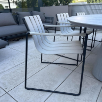 Royal Botania - Sitzgruppe Tisch Conix Ellipse Platte Beton Cement Grau Stuhl Strappy 55 Polster Natural Linen Beige Gestell Anthrazit - 3