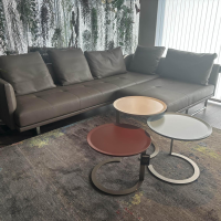 Christine Kröncke - 3er-Set Beistelltisch Trio Platte Lack High Hell Beige Medium Ocean Grau Low Maroon Braun Rot Metallgestell Bronze Look Schwarz - 8