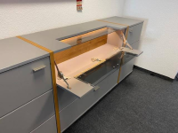 MCA Furniture - Sideboard Sevilla Lack Arktis Grau Holzspange Eiche Furniert Parsolglas Grau Metallgriffe Nickel Matt Inkl. Beleuchtung - 7