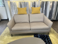 Bielefelder Werkstätten - Sofa Saloni Stoff Ron Grau Beige Inkl. Nackenkissen Stoff Ruby Gelb Füße Holz Grau Lackiert - 3