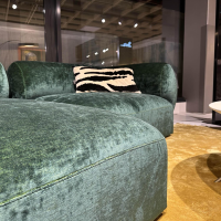 Bretz - Ecksofa Tharuun Stoff 67 7137 Velours Emerald Grün Füße Gleiter Schwarz Inklusive Kissen - 4