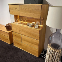 Natura - Highboard Hillsboro Wildeiche Massiv Geölt Mit Glastüren Mit Beleuchtung - 2