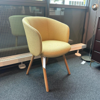 Vitra - Sessel Mikado Stoff Cento 03 Senf Gelb Füße Eiche Natur Lackiert Mit Filzgleitern - 4