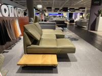 Koinor - Ecksofa Phoenix Leder B Toro Cactus Grün Plateau Wildeiche Furniert Gestell Aluminium Schwertkufe - 5