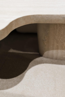 Poliform - Sofa Ernest Stoff E Shedir 01 Anvorio Beige Weiß Inklusive Couchtisch Marmor 11 Classic Travertine Weiß Beige - 11