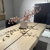 Janua - Outdoortisch SK04 Komposit Tischplatte Kastanie Gebürstet Ton Sand Gestell RAL 9005 Tiefschwarz - 3