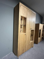 Wöstmann - Vitrinenschrank WM 1830 Kerneiche Rückwand Hirnholz Mit Innenbeleuchtung Und Funkdimmer - 2