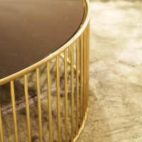 Minotti - Beistelltisch Caulfield 100x28 Gold Glasplatte Gold Metallgestell Glänzendes Hellgold - 2