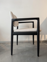 Minotti - 4er-Set Armlehnstuhl Yoko Stoff Tibet 01 Naturgewebe Gestell Massivholz Lakritz Offenporig Lackiert - 4
