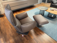 COR - Sessel Jalis Lounge Leder 246 Schoko-Grau mit Hocker - 3