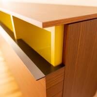 kommoden-sideboards-porro-gallery-low-cupboard-aussen-holzfarbe-w20-mongoi-innen-giallo-mustard-16