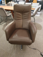 Sitting Vision - TV-Sessel TW092 Small Leder Semira Chocolate Braun Sternfuß Aluminium Poliert Elektrisch Verstellbar - 4