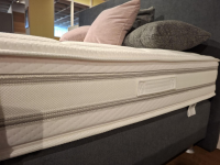 Oschmann - Boxspringbett Brügge Stoff Enjoy Anthrazit Füße Alufarbig Inklusive Wendematratzen Und Kissen - 4